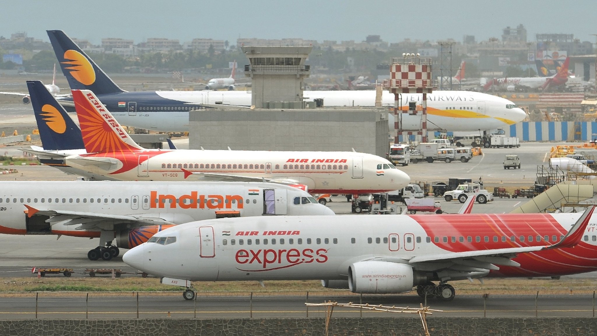Kerala High Court Suggests Challenging Airlines' Excessive Fares Before CCI