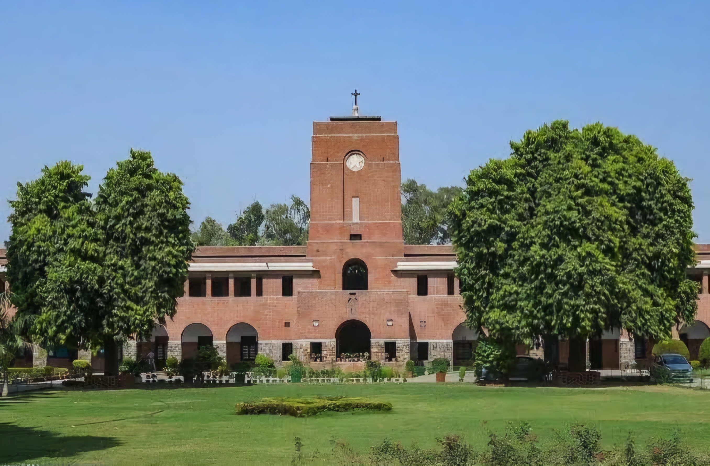 Delhi High Court Hears Contempt Case Between St. Stephen’s College and Vikash Gupta Over Admission Guidelines