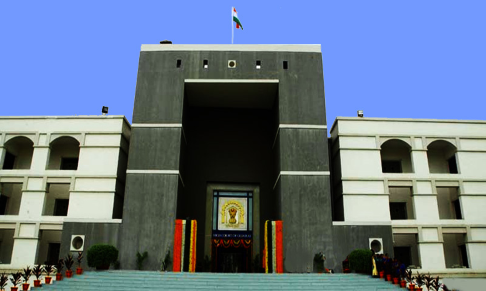 Gujarat High Court Raises Concerns Over Unregulated Crowdfunding, Hears Plea of TMC Leader Saket Gokhale